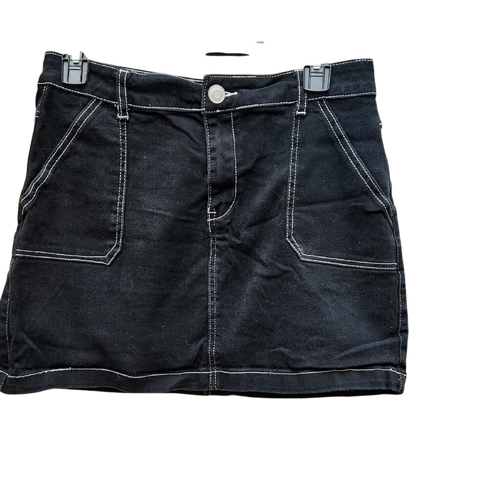 Hot Topic Juniors Large Black Mini Skirt with White Contrast Stitching
